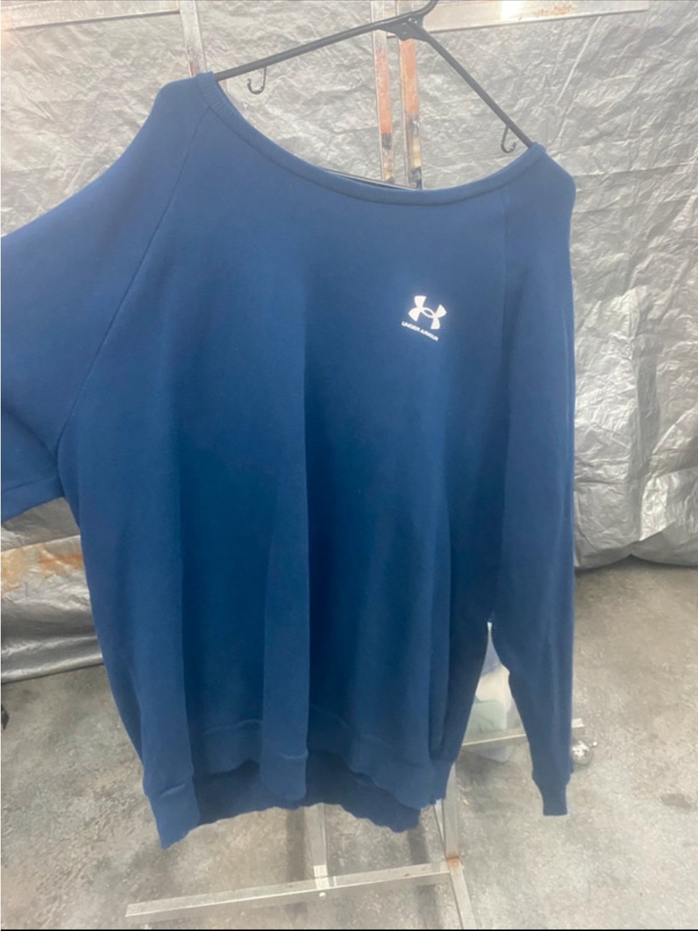 Under Armour Men's Navy Blue Crewneck Sweatshirt with Small Logo